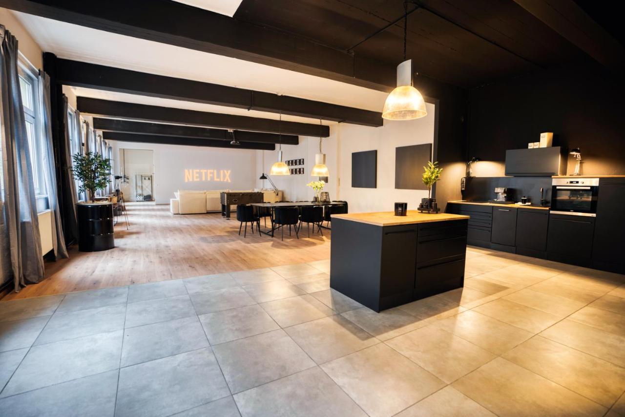 Design Loft - 200qm2 - Heimkino - Bestlage - Parkplatz Apartment *